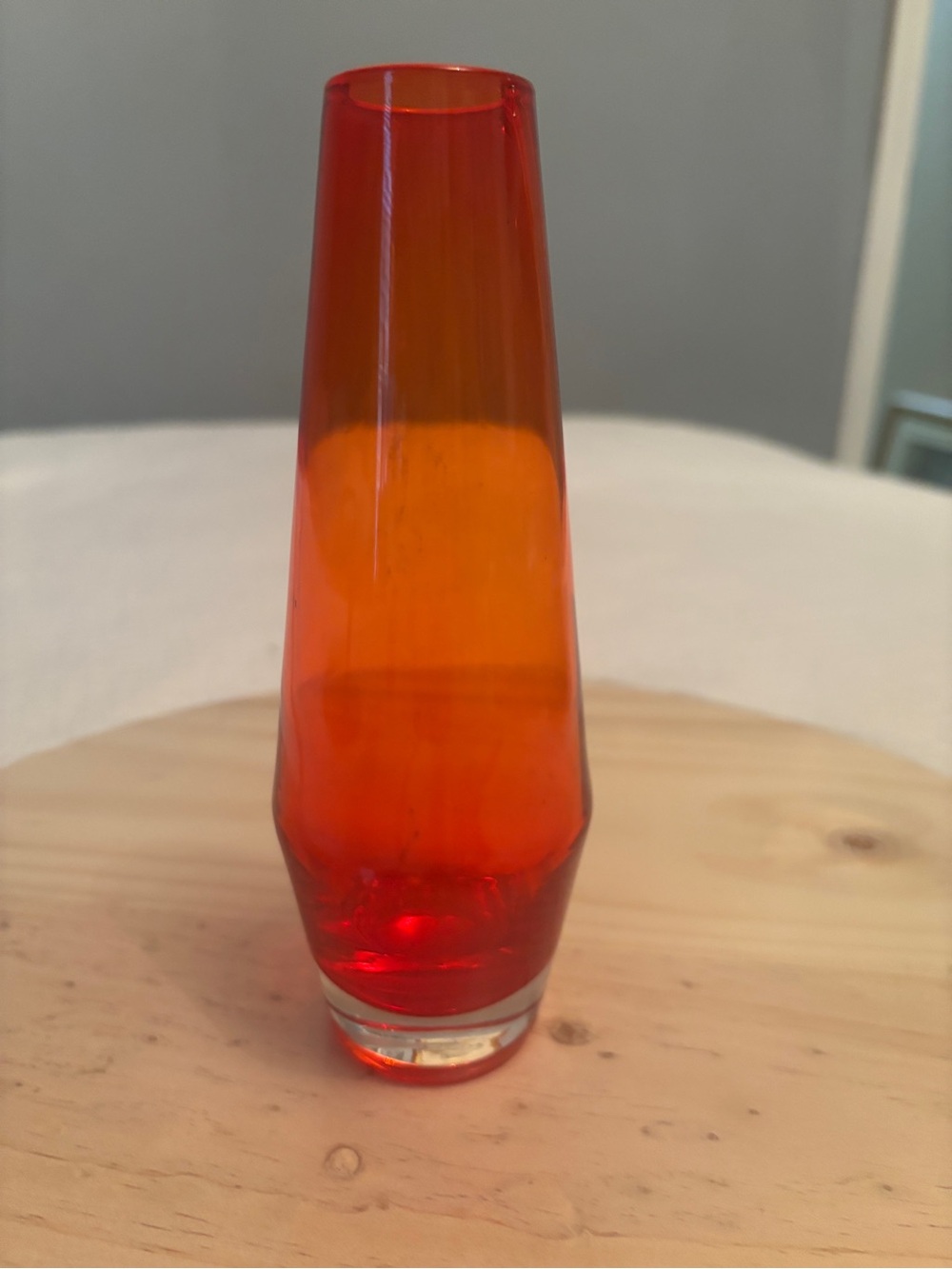 Vintage Aseda Sweden Ombre Reg
Orange Elegant Red Glass Bud
Vase